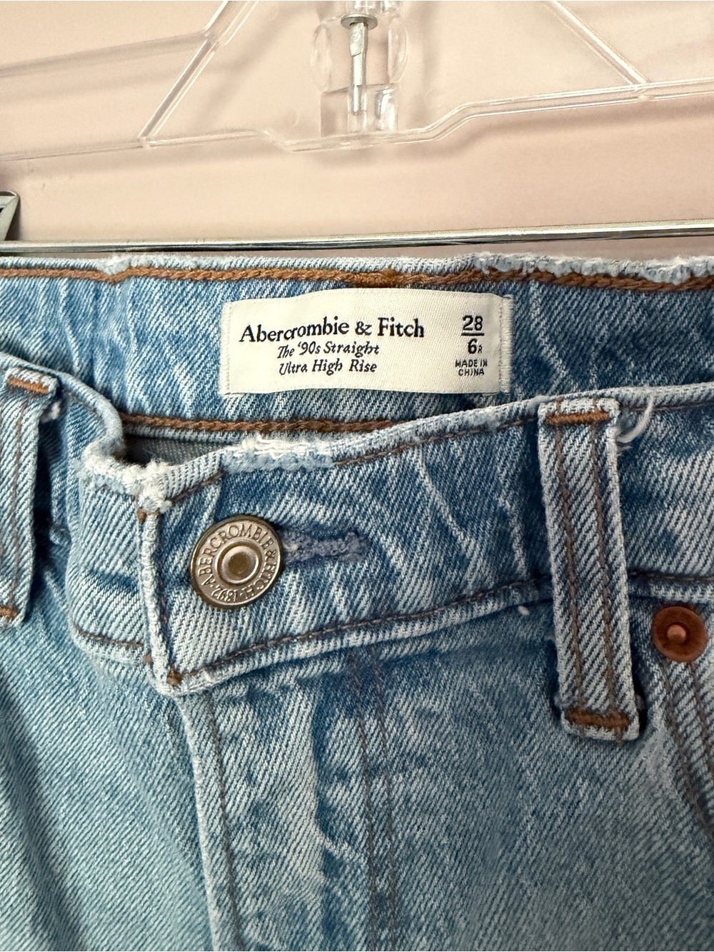 Abercrombie & Fitch 90's Straight Ultra High Rise 28/6 - Picture 3 of 4